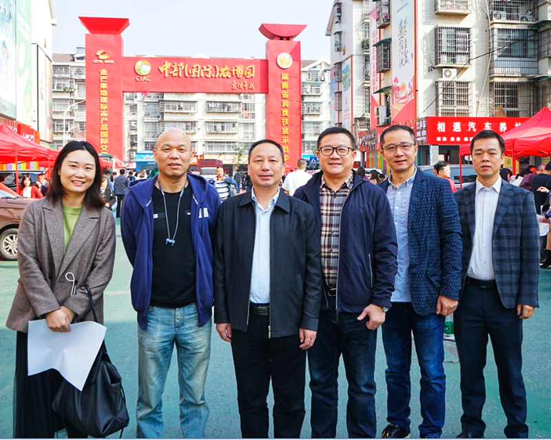 糧油集團(tuán)黨委書記、董事長葉蓁帶隊(duì)赴湖南省消費(fèi)扶貧示范中心參與消費(fèi)扶貧活動(dòng)