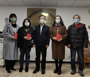 農業集團黨委委員、副總經理陳根榮慰問糧油集團困難黨員、困難職工