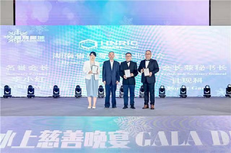 湖南糧油集團黨委書記、董事長葉蓁出席福布斯中國與湖南省新零售行業協會簽約儀式