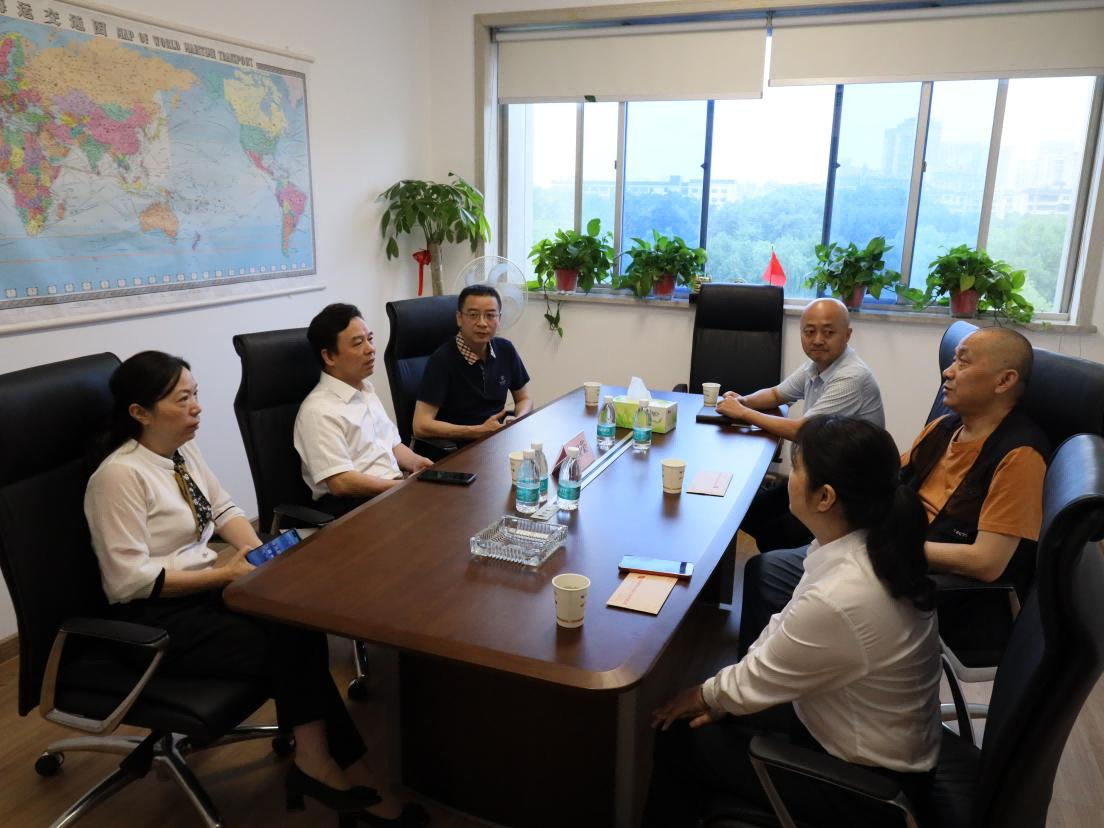 湖南農(nóng)業(yè)集團(tuán)黨委委員、副總經(jīng)理陳根榮走訪慰問(wèn)困難黨員